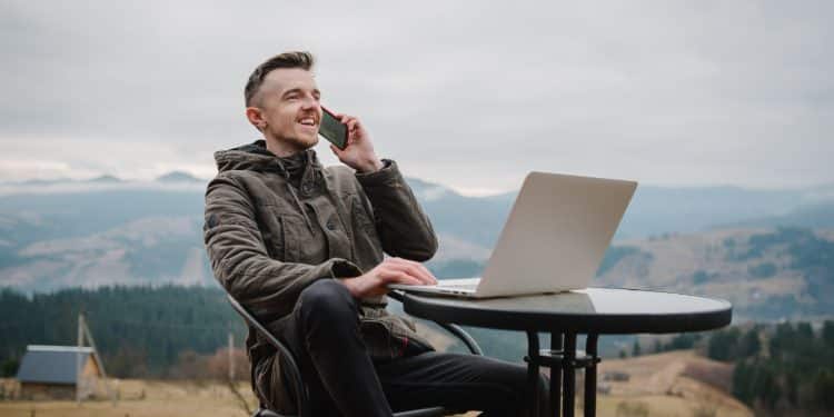 Digital Nomad Routine: Daily Life of a Remote Full-Time Worker