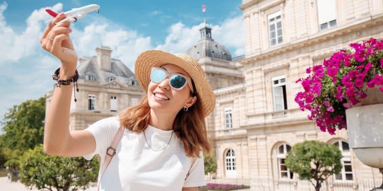 The Best Time to Book Cheap Flights (And When Not To)