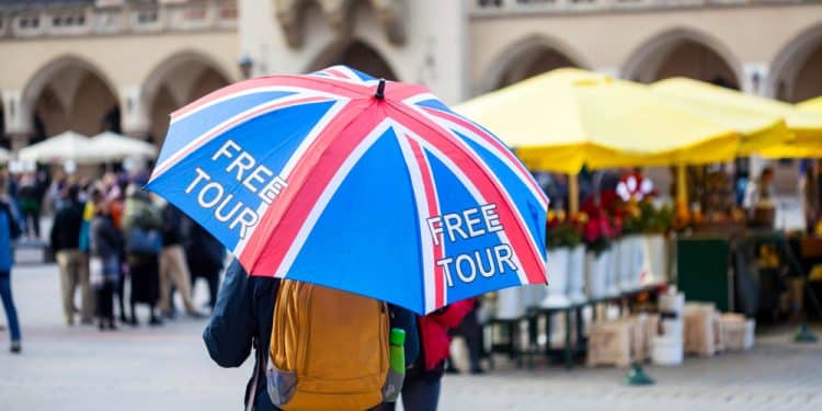 13 Travel Hacks That Saved Me Over $1,000 Last Year