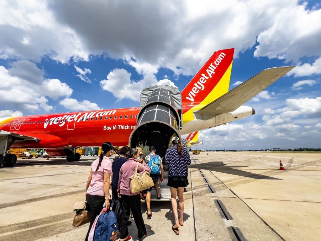 Passengers boarding a VietJet Air plane, one of the best budget airlines 2025 for affordable travel across Southeast Asia.