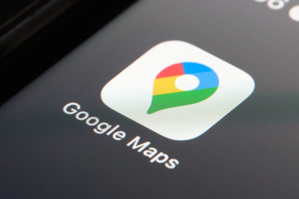 Google Maps app icon on a smartphone screen, emphasizing the choice of using Google Maps offline compared to other navigation apps.