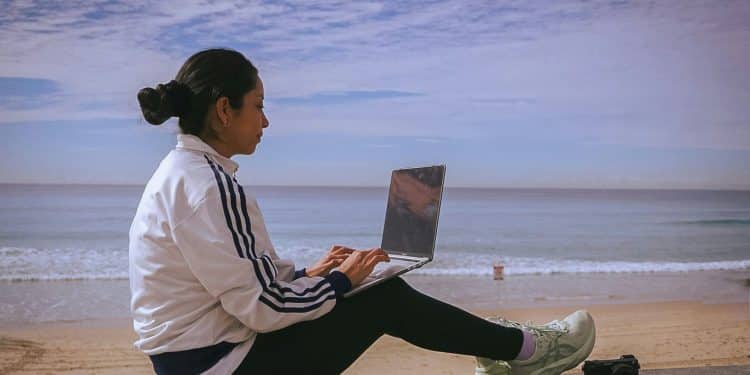 The 2025 Guide to Digital Nomad Taxes (Made Simple)