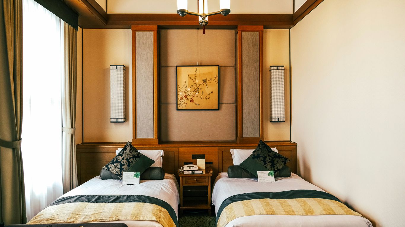 a bedroom with a bed and desk in a hotel room