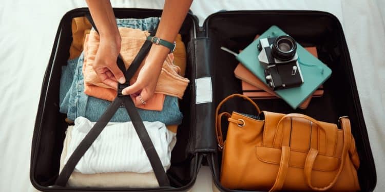 The 3-Color Packing Rule That Makes Outfits Effortless