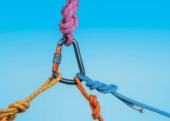 The Carabiner Trick Airlines Don’t Tell You About