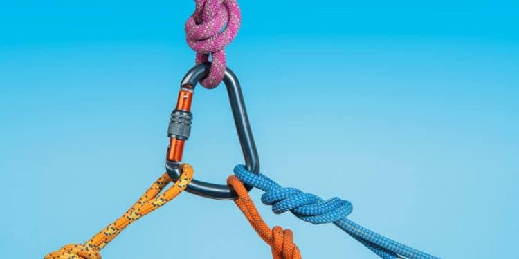 The Carabiner Trick Airlines Don’t Tell You About